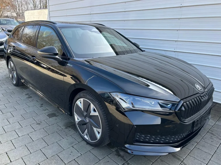 Skoda Superb Kombi Sportline 2.0 – Seitenansicht links