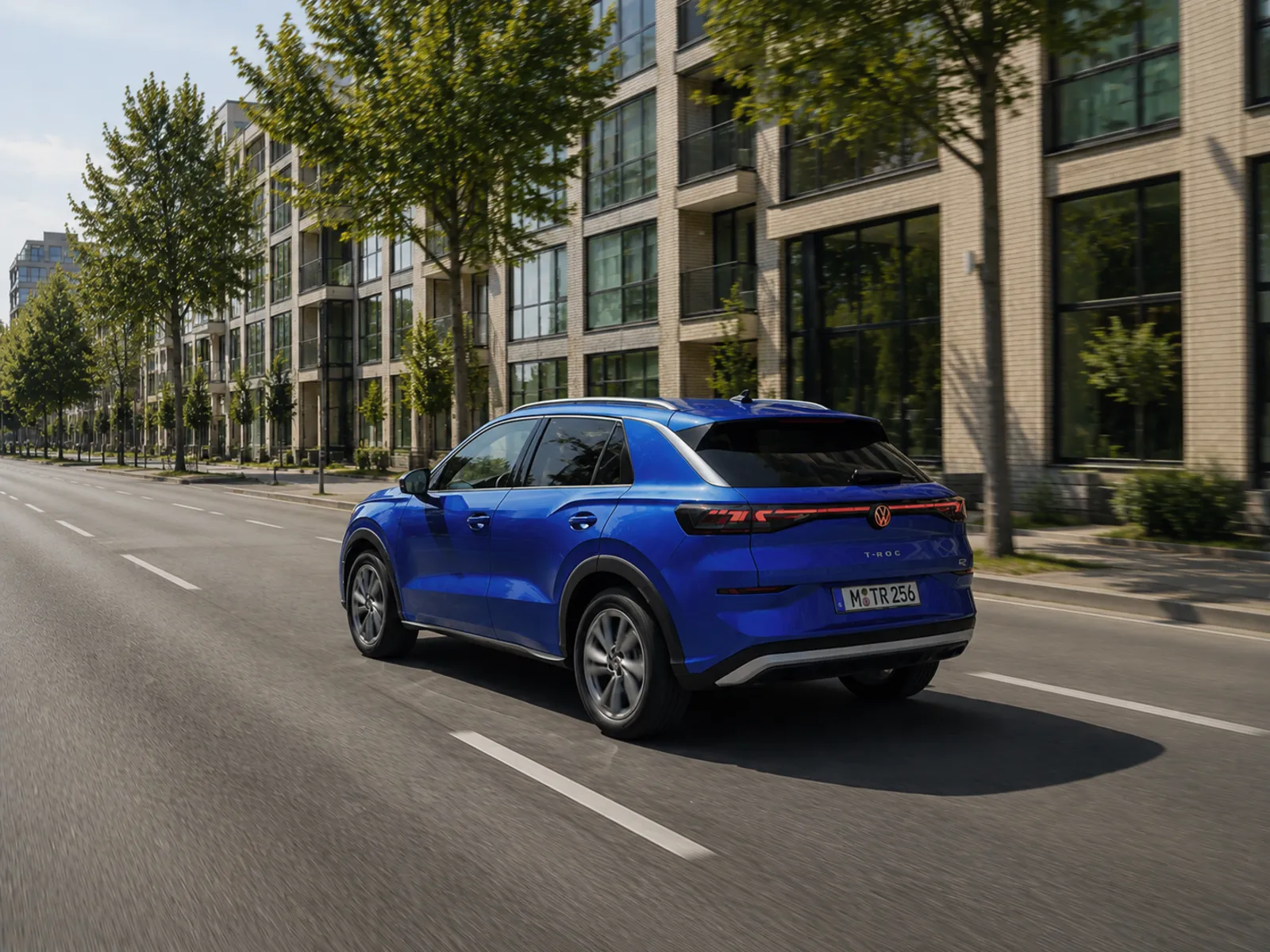 VW T-Roc 2026 Heckansicht mit neuer LED-Lichtsignatur und T-ROC-Schriftzug