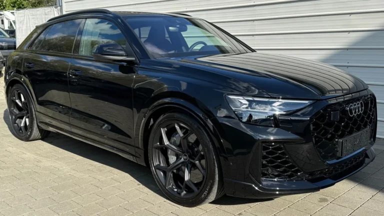 Audi RS Q8 Performance 4.0l Quattro – Seitenansicht links (2)