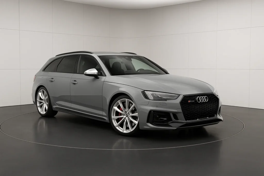 Audi RS4 Avant im Showroom (KI-generiertes Beispielbild)