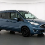 Ford Tourneo Connect Grand Titanium im Showroom (KI-generiertes Beispielbild)