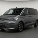 VW T7 Multivan Standheizung 2026 im Showroom der Autofabrik Bodensee (KI-generiertes Beispielbild)