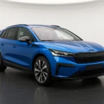 Skoda Elroq Sportline 2026 im Showroom der Autofabrik Bodensee (KI-generiertes Beispielbild)