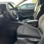 Skoda Octavia Kombi Selection – Vordersitze und Mittelkonsole von der Fahrerseite