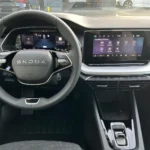 Skoda Octavia Kombi Selection – Cockpit mit Lenkrad und Infotainment-Display