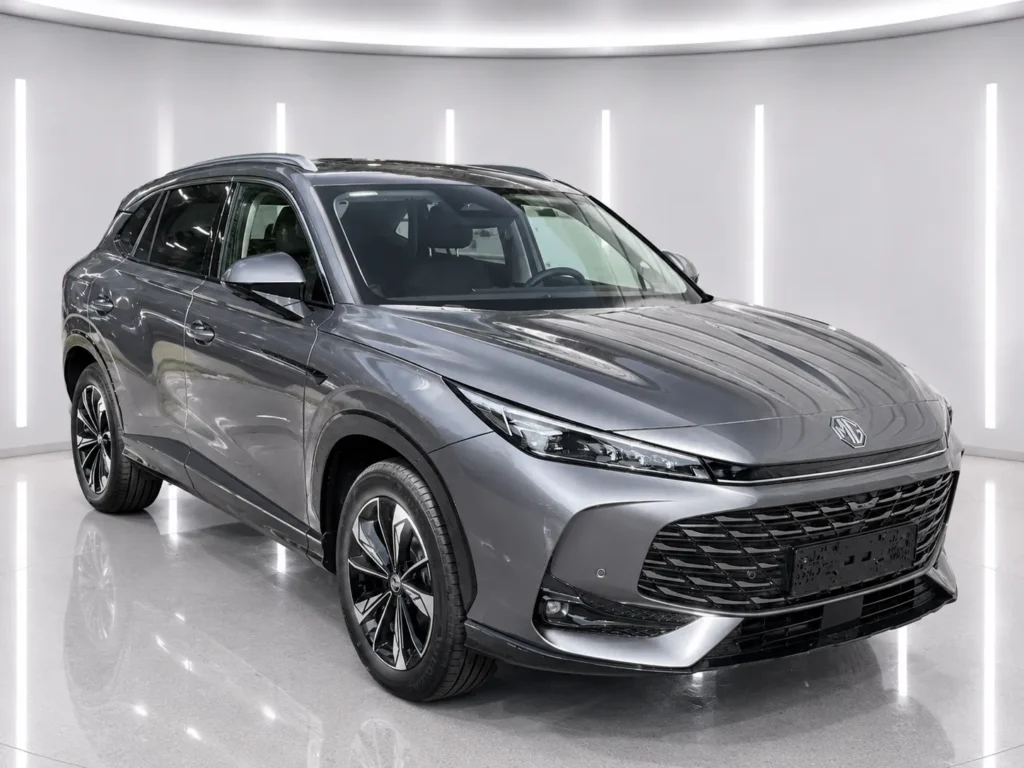 Grauer MG HS Luxury HEV+ T.53849 im Showroom (KI-generiertes Beispielbild)