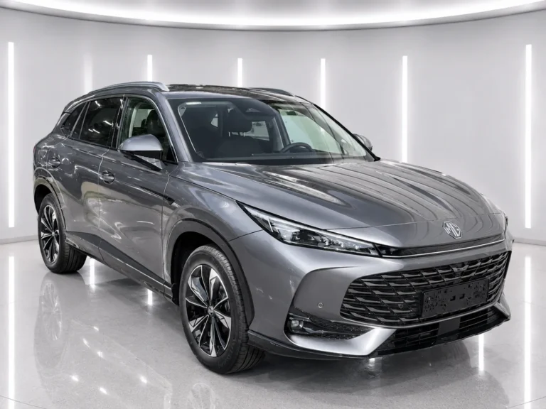 Grauer MG HS Luxury HEV+ T.53849 im Showroom (KI-generiertes Beispielbild)