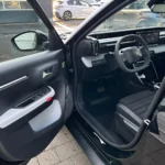 Citroen C3 Aircross MAX Hybrid 145 – Fahrerplatz bei geöffneter Fahrertür