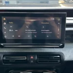Citroen C3 Aircross MAX Hybrid 145 – Infotainment-Display und Klimabedienung