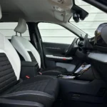 Citroen C3 Aircross MAX Hybrid 145 – Beifahrersitz und Mittelkonsole